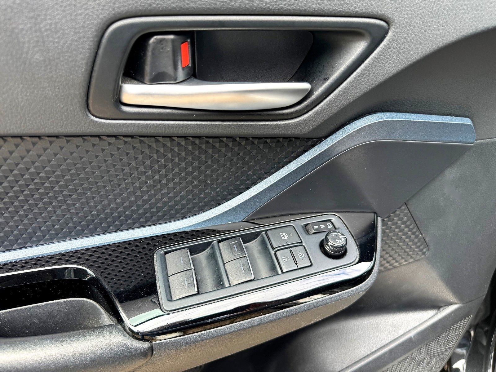 Toyota C-HR 2.0 Hybrid - Samsaru's Car Outlet