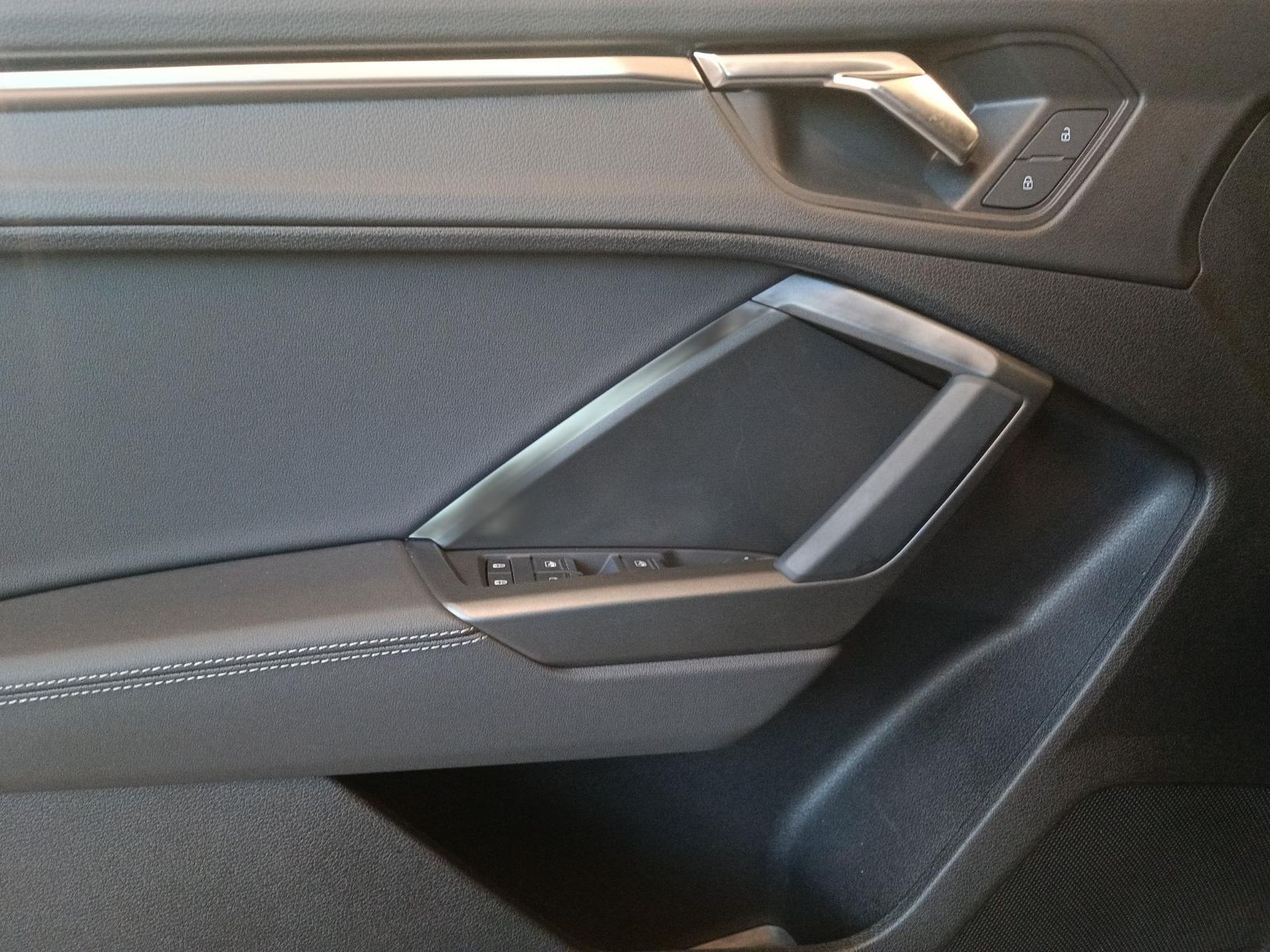 Audi Q3 40 TFSI quattro S tronic S-Line - Samsaru's Car Outlet
