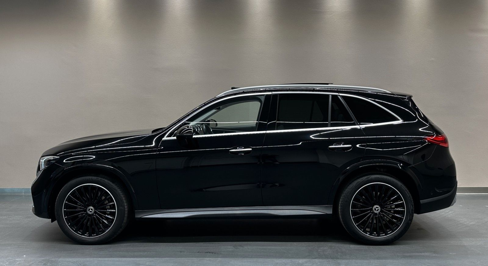 Mercedes-Benz GLC200 AMG LINE 4M *1.HAND*BURMESTER*PANO*360°*