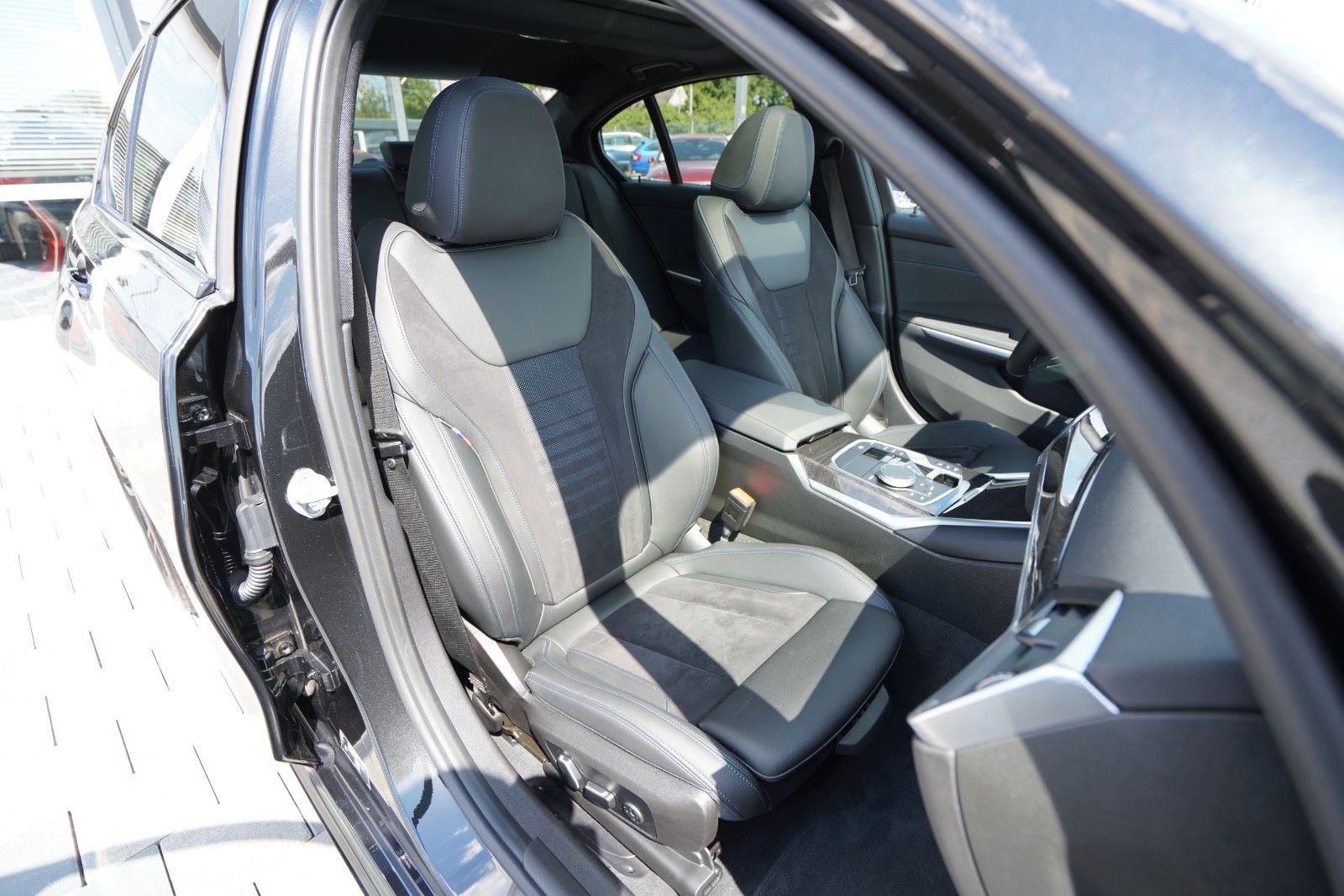 BMW 320d*xDrive*M Sport*H&K*Schiebedach*STHZ*360°*