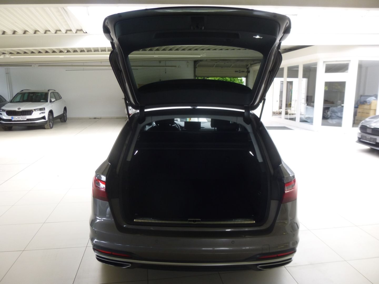 Audi A4 Avant 30 TDI advanced - Samsaru's Car Outlet