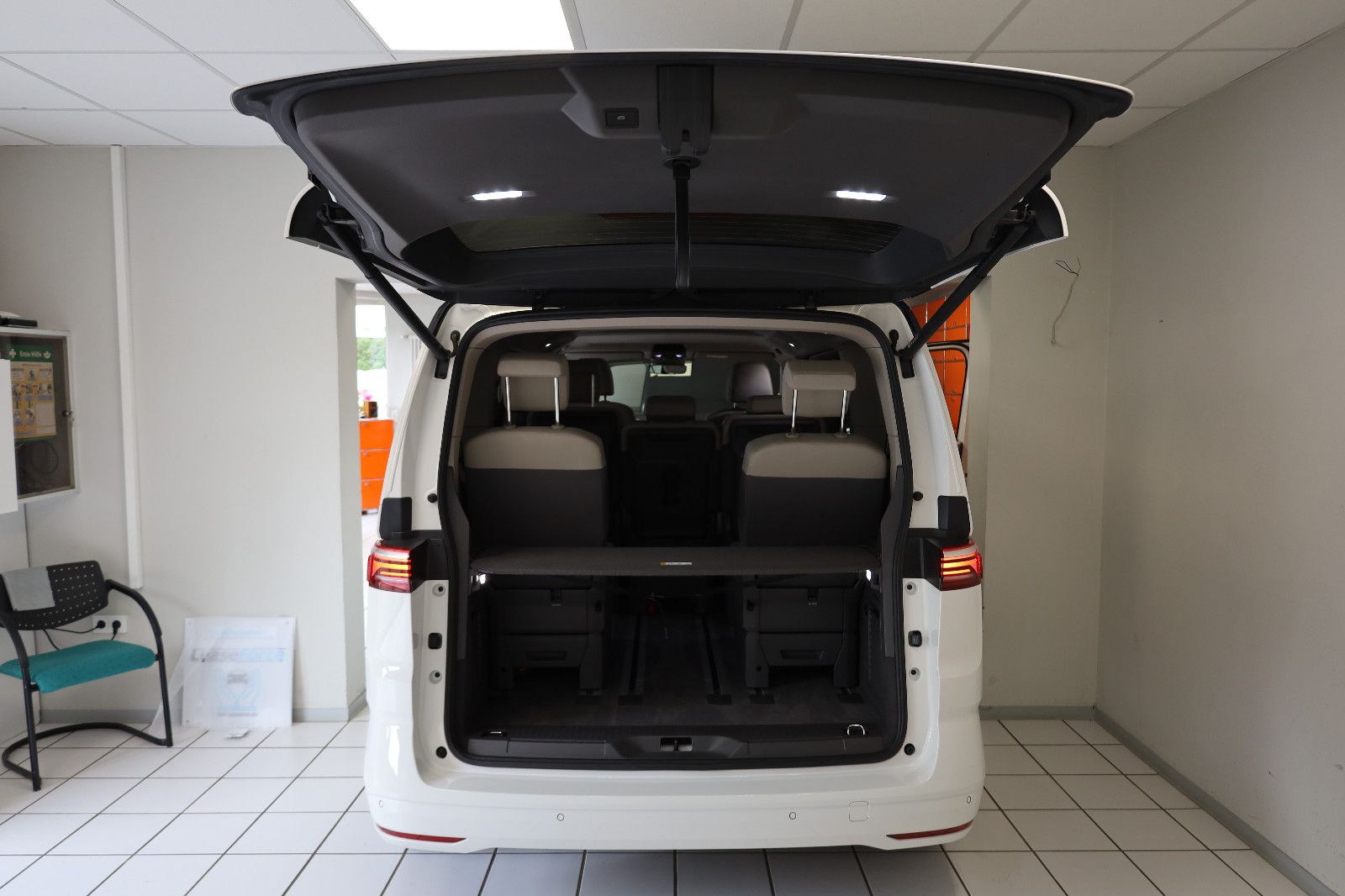 Volkswagen T7 2.0 TDI Multivan Edition - Samsaru's Car Outlet