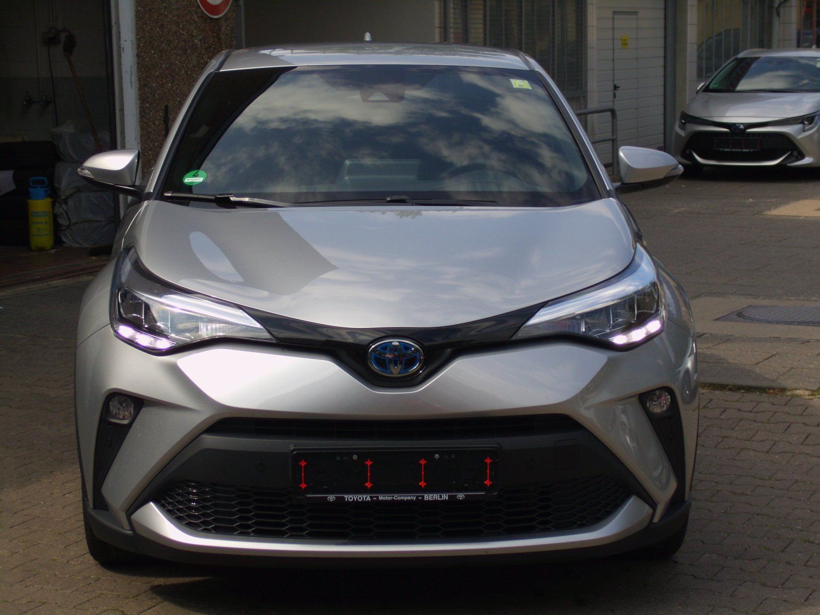 Toyota C-HR Hybrid Team D - Samsaru's Car Outlet