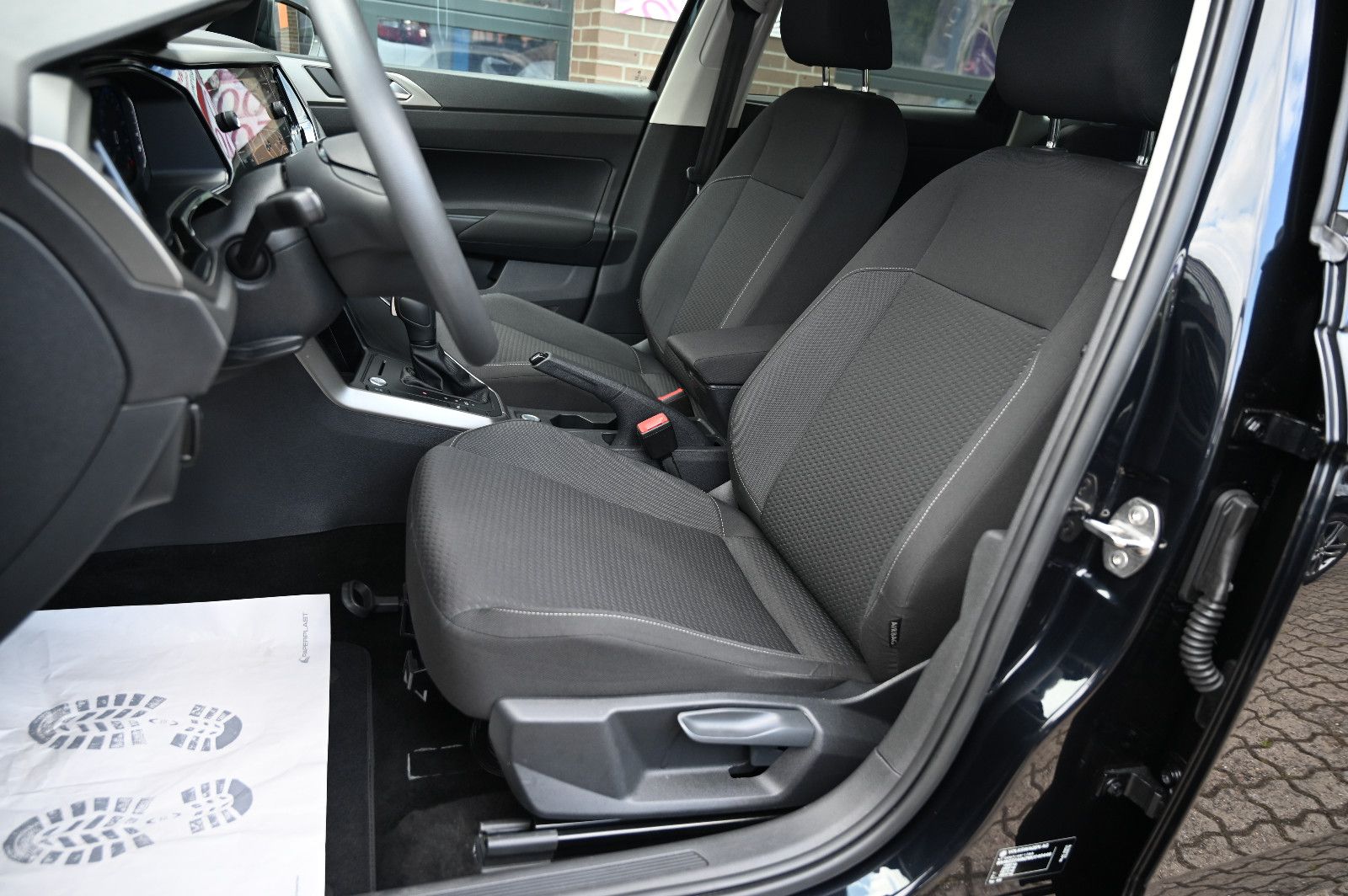 Volkswagen Polo VI 1.0 TSI Comfortline - Samsaru's Car Outlet