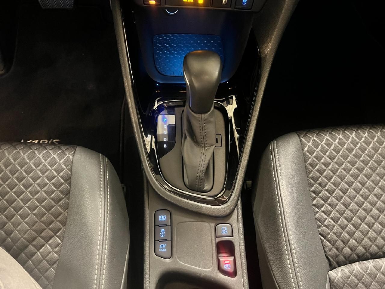 Toyota Yaris Hybrid Style Panoramadach