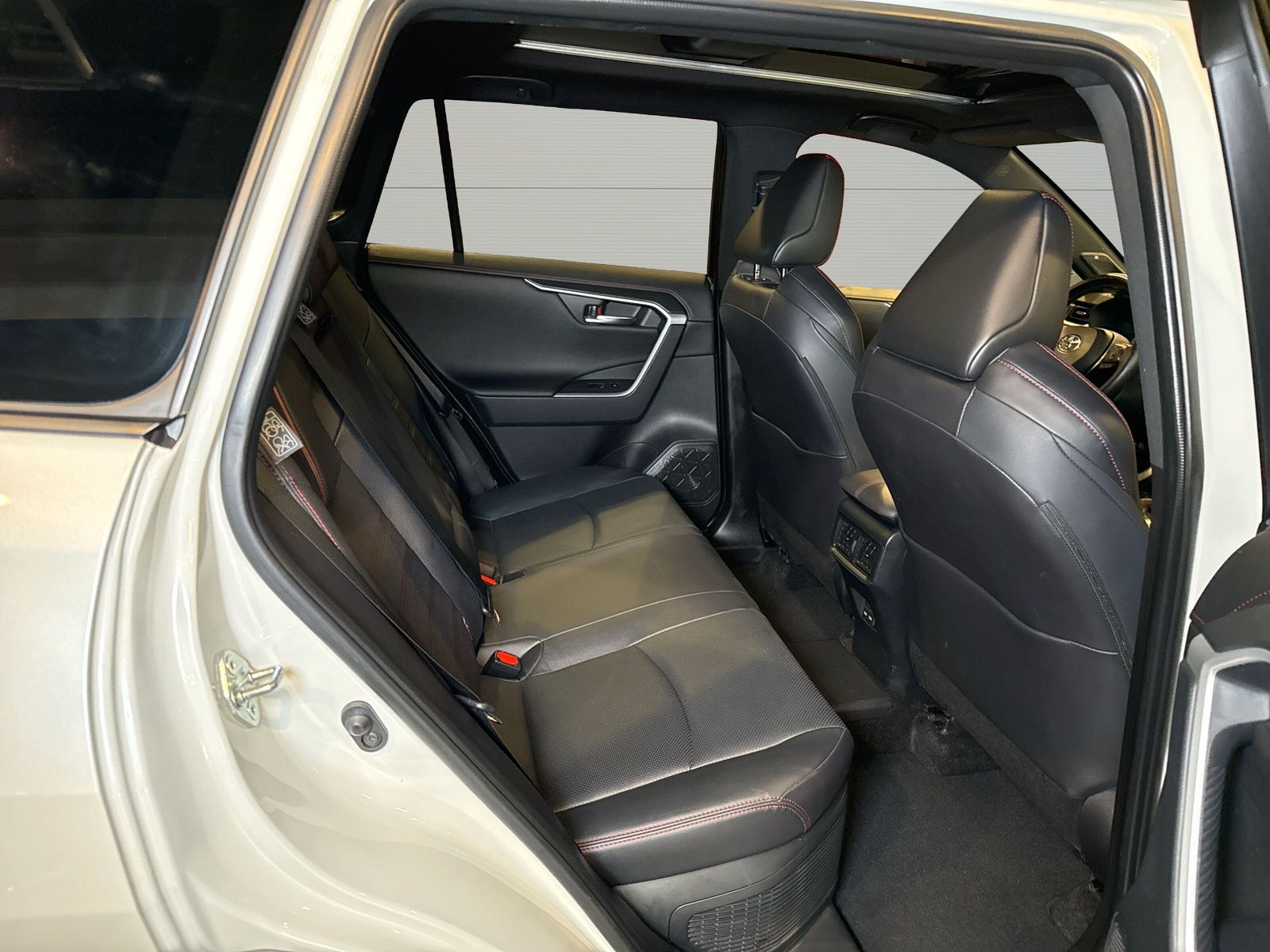 Toyota RAV4 2.5 Hybrid PlugIn Style - Samsaru's Car Outlet