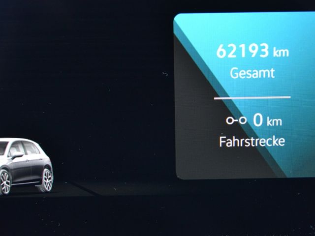 Volkswagen Golf VIII 1.5 TSI Life - Samsaru's Car Outlet
