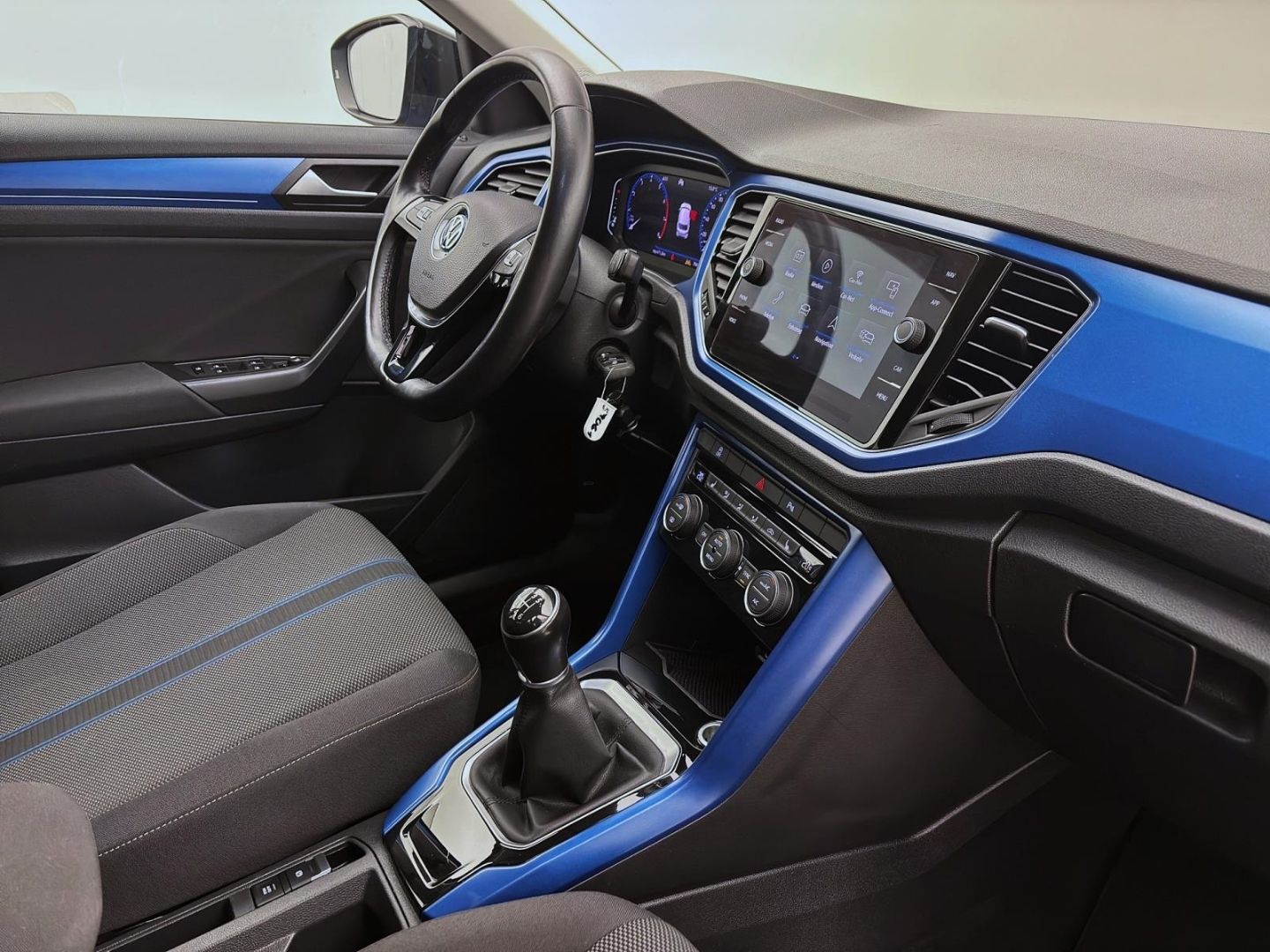 Volkswagen T-Roc 1.5 TSI STYLE - Samsaru's Car Outlet