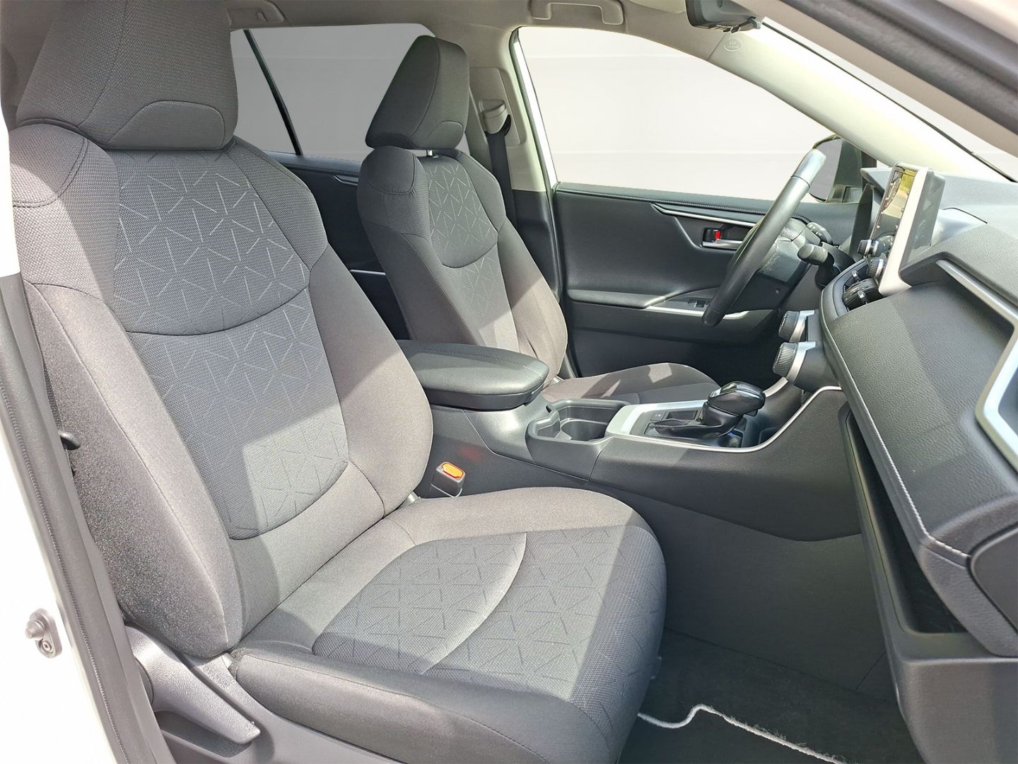 Toyota RAV 4 2.5 Hybrid 4x2 Team - Samsaru's Car Outlet