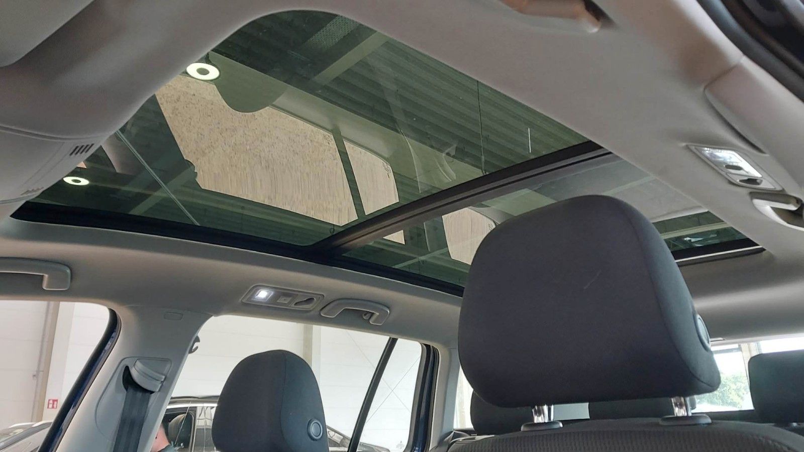 Volkswagen Golf 7 Var. 1.6 TDI COMFORTLINE - Samsaru's Car Outlet