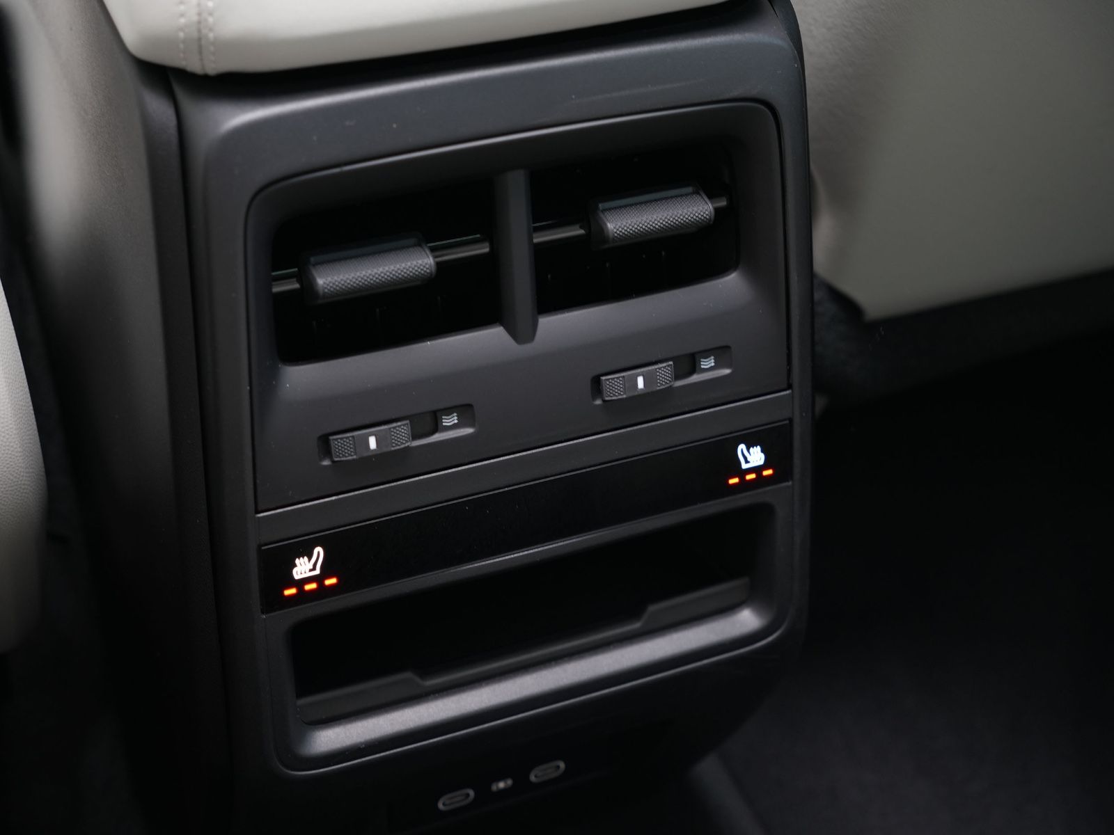Porsche Macan 4 - Samsaru's Car Outlet