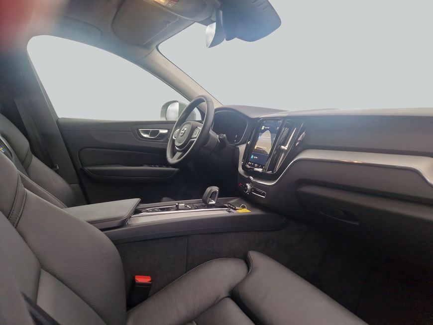 Volvo XC60 B5 B AWD Core Leder SiH GJR 19'' LichtPak W