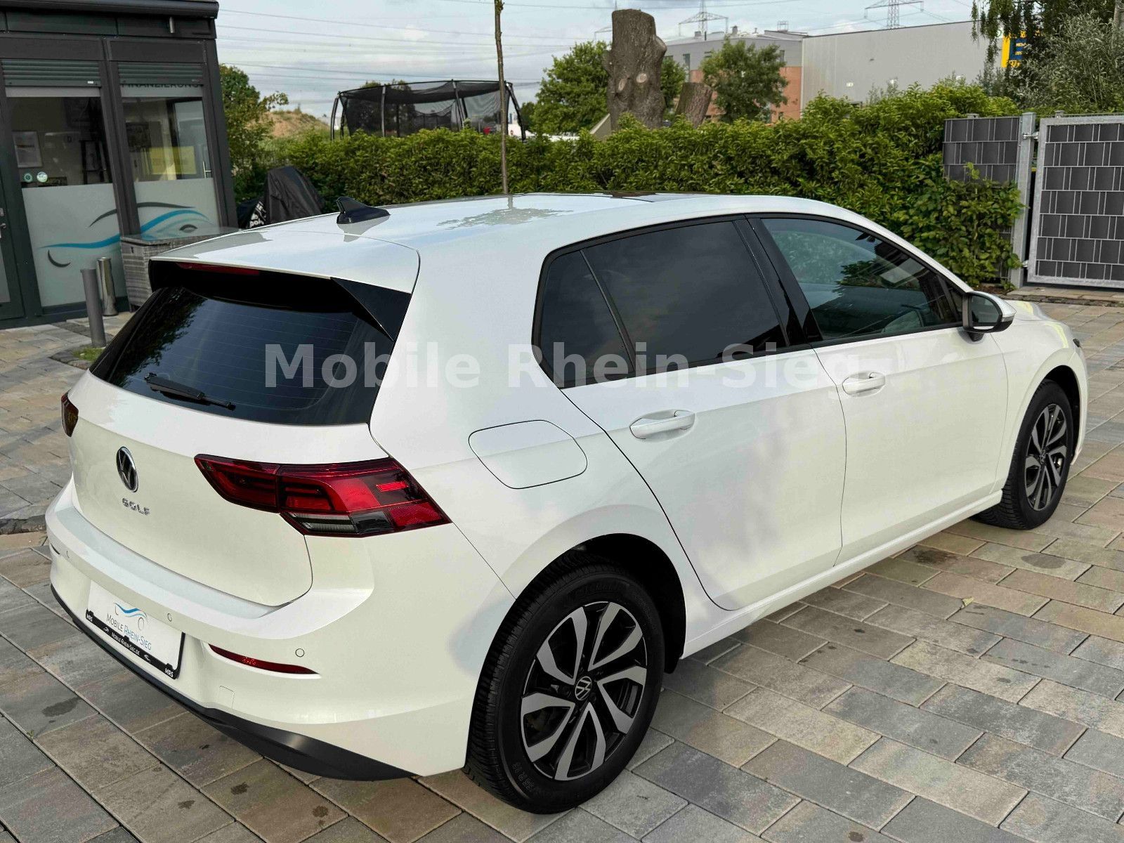 Volkswagen Golf VIII Lim. Life - Samsaru's Car Outlet
