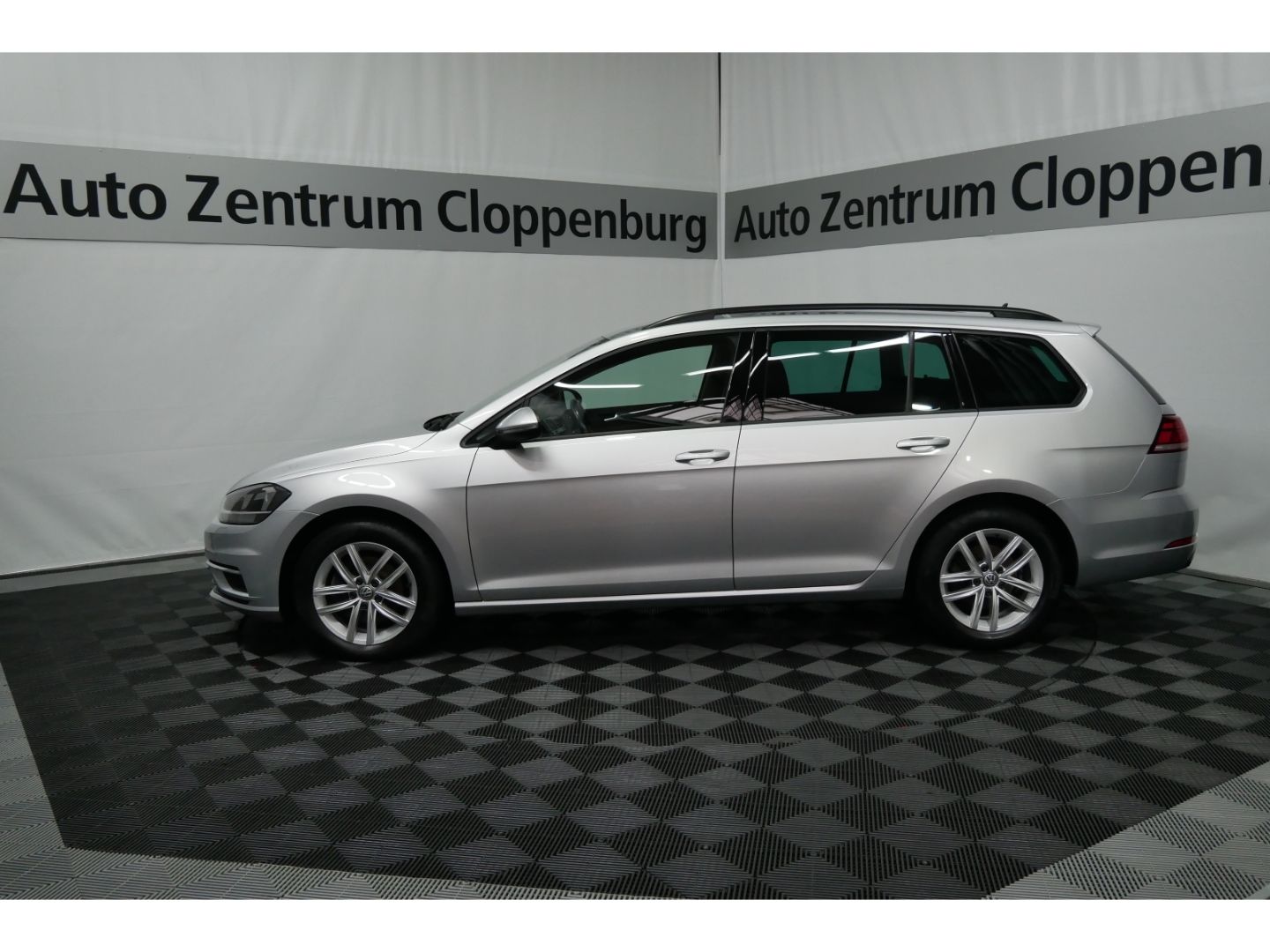 Volkswagen Golf Variant Comfortline 2.0 TDI - Samsaru's Car Outlet