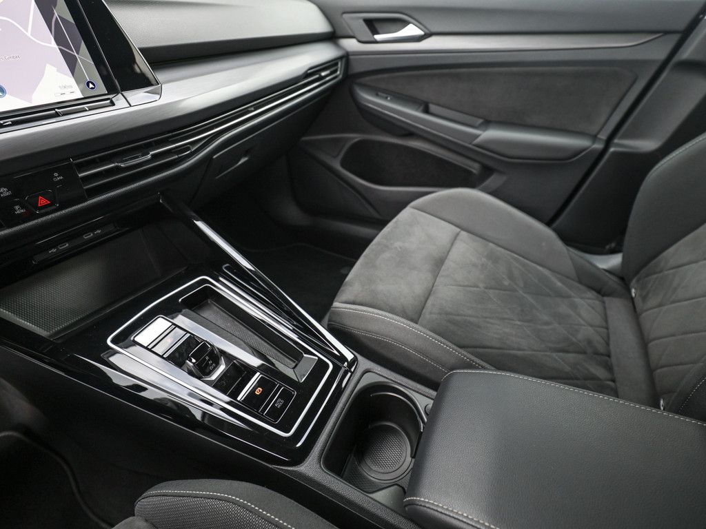 Volkswagen Golf VIII 1.5 e TSI Style DSG - Samsaru's Car Outlet