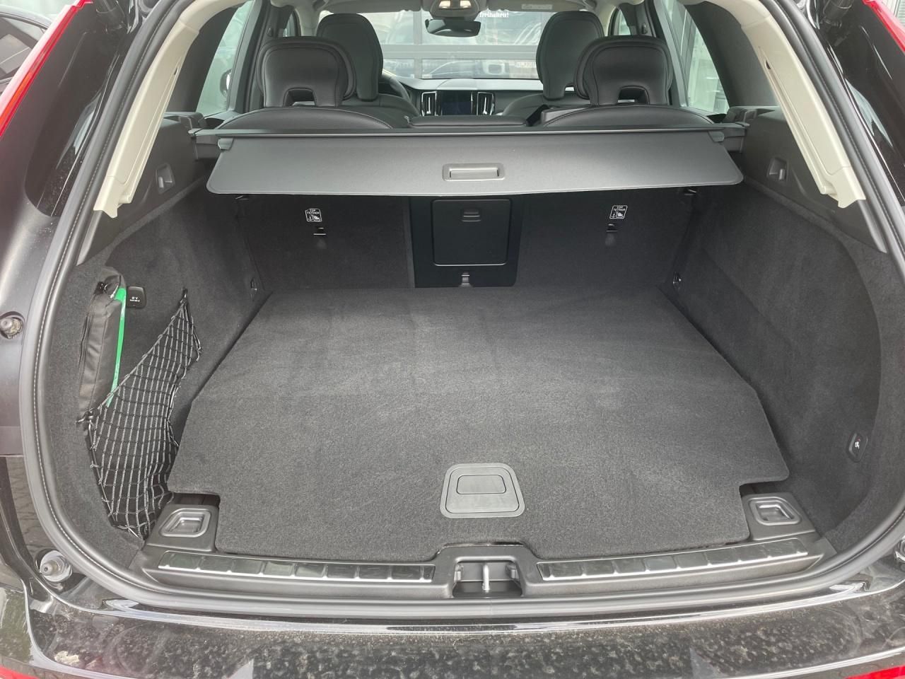 Volvo XC 60 T6 AWD Inscription Expression Plug-In AHK
