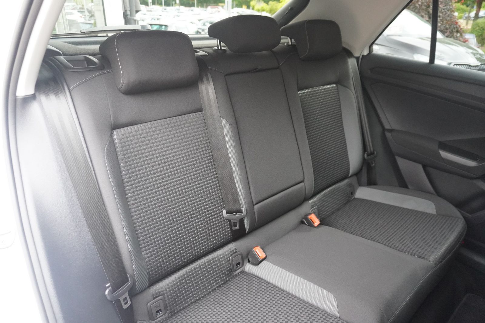 Volkswagen T-Roc 1.5 TSI Active - Samsaru's Car Outlet
