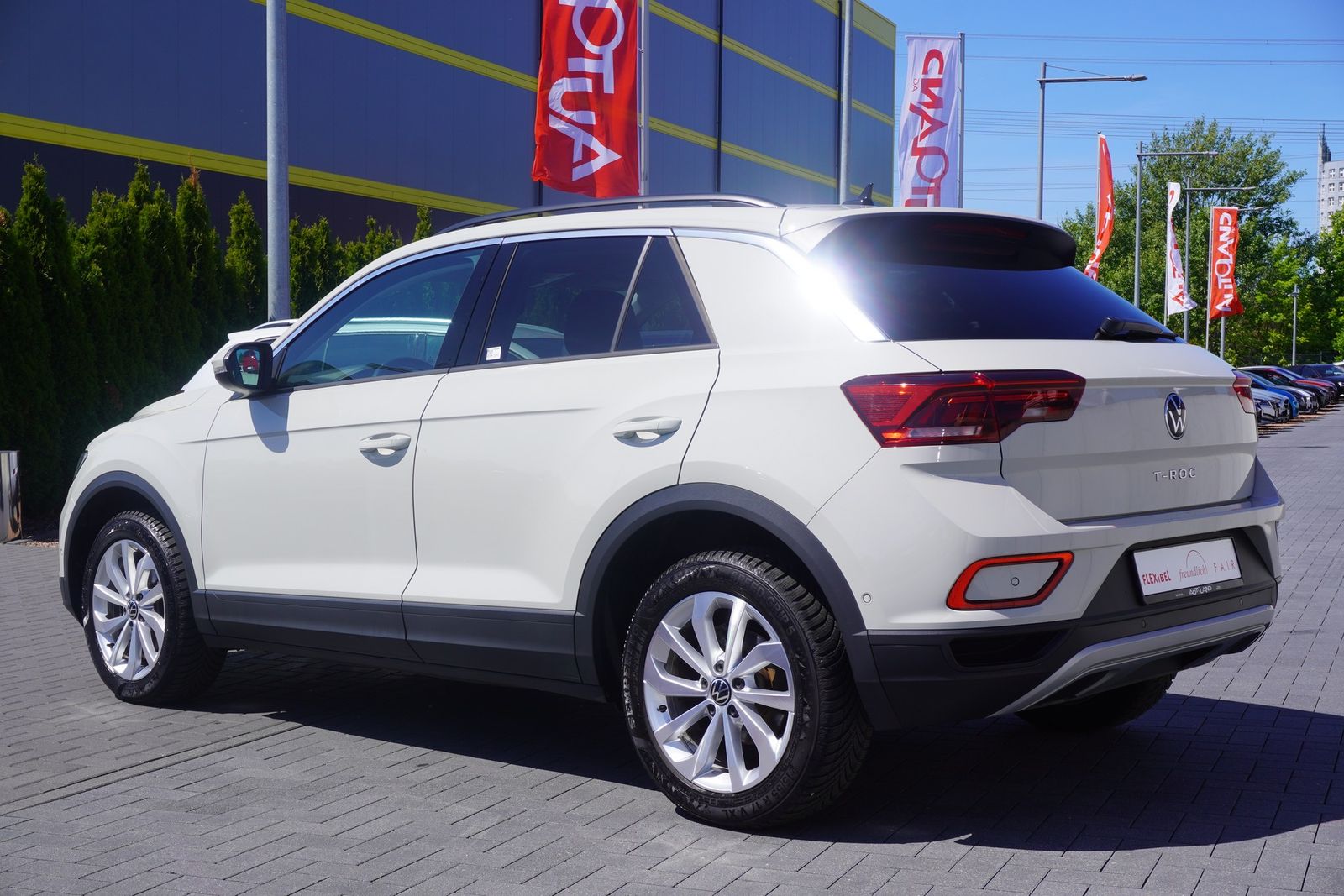 Volkswagen T-Roc 1.5 TSI DSG - Samsaru's Car Outlet