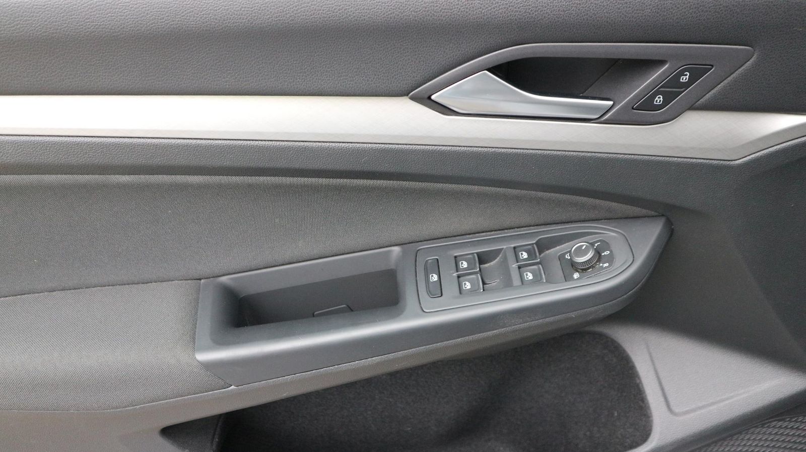 Volkswagen Golf Life - Samsaru's Car Outlet