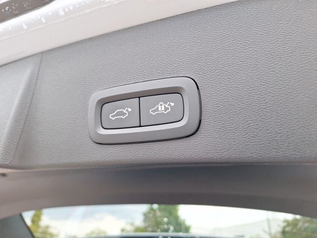 Volvo XC40 B3 Core Navi Kamera Klimaautomatik PDC Temp