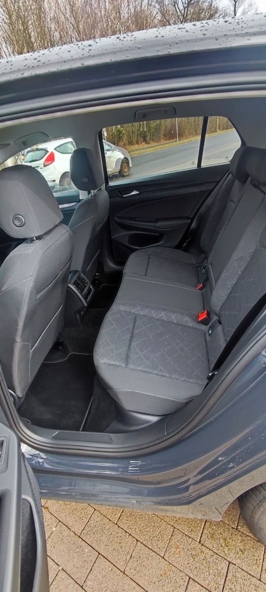 Volkswagen Golf 1.5 TSI Life - Samsaru's Car Outlet