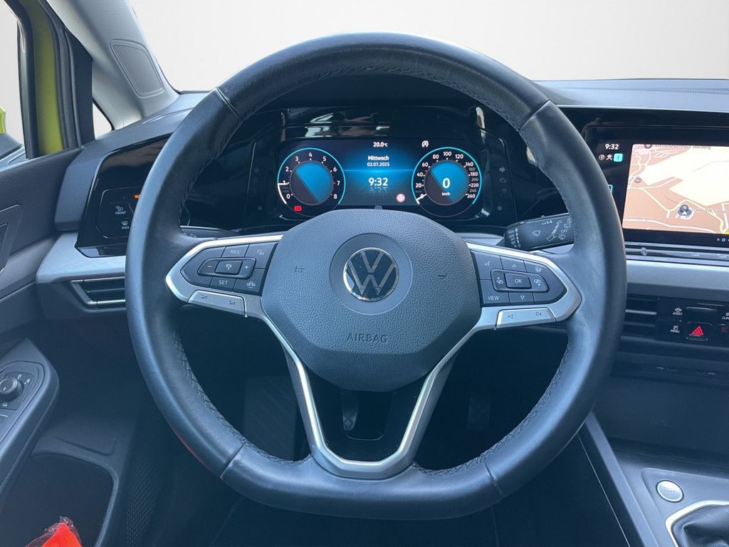 Volkswagen Golf VIII 1.5 TSI Life - Samsaru's Car Outlet