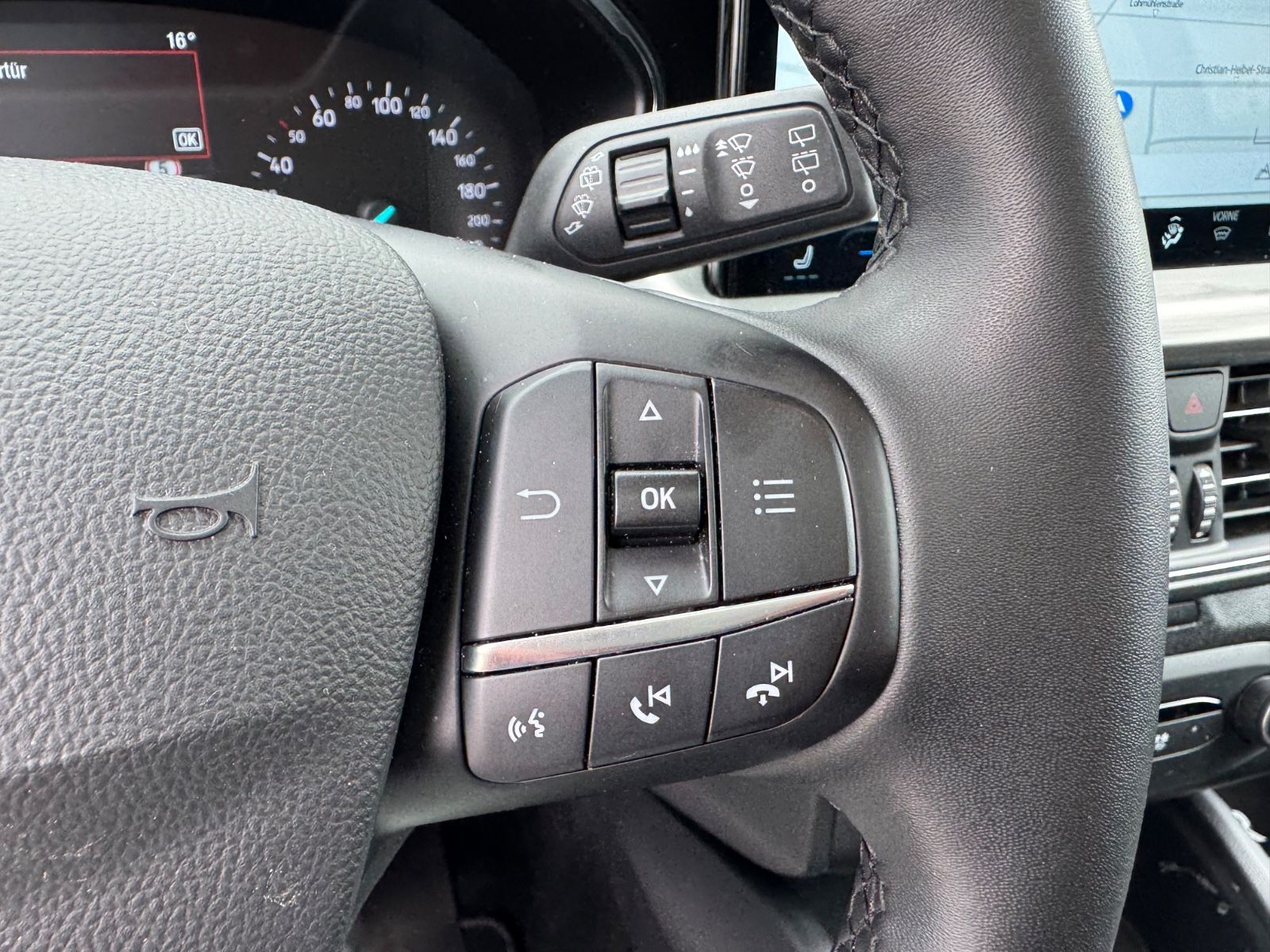 Ford Focus Turnier Titanium/PANO/AHK/R-Cam/CarPlay/1H