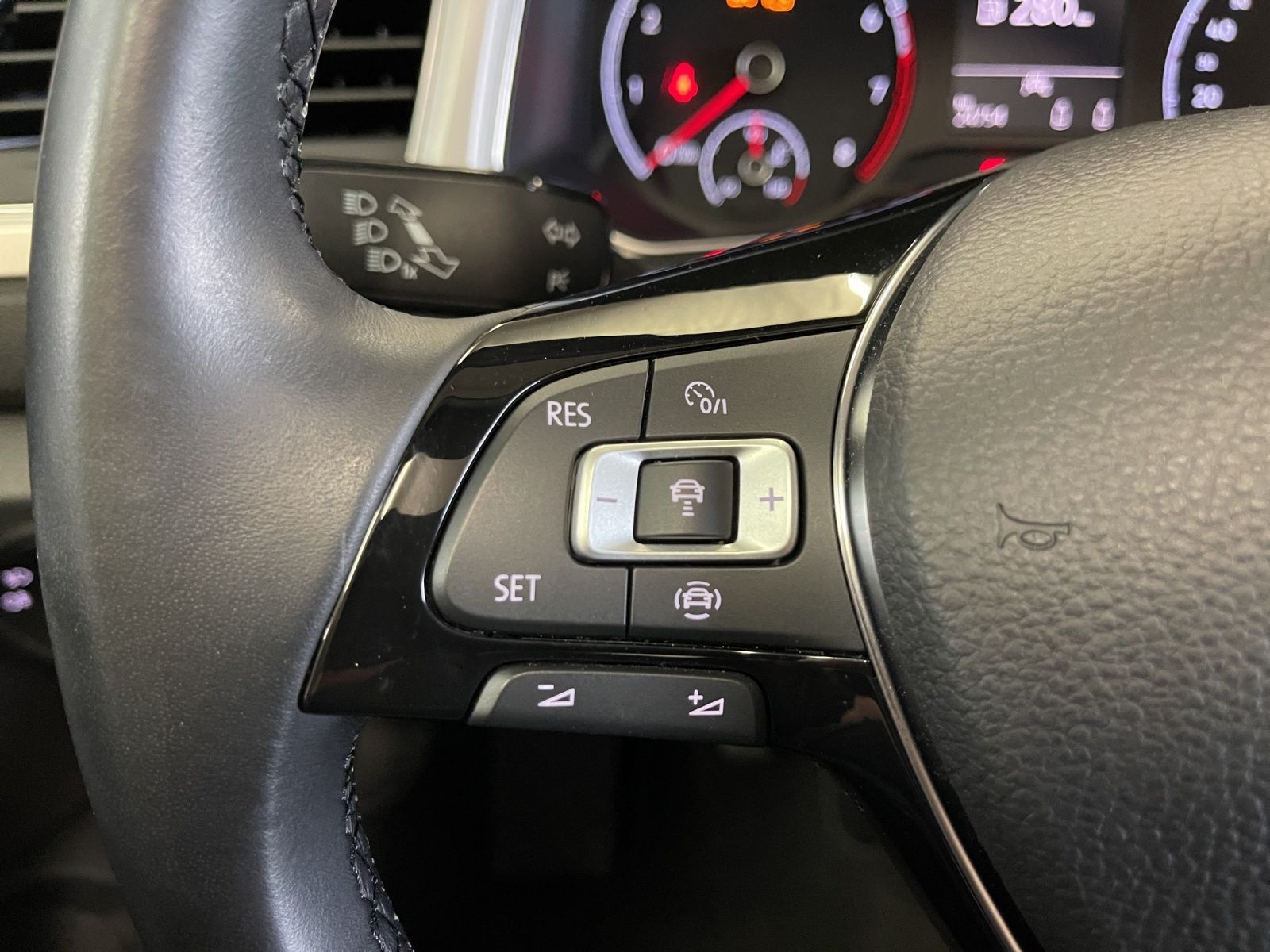 Volkswagen T-Roc Style - Samsaru's Car Outlet