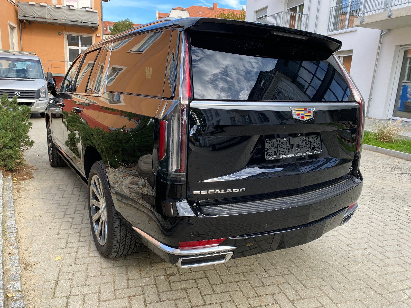Cadillac Escalade ESV 4WD V8 Premium Platinum