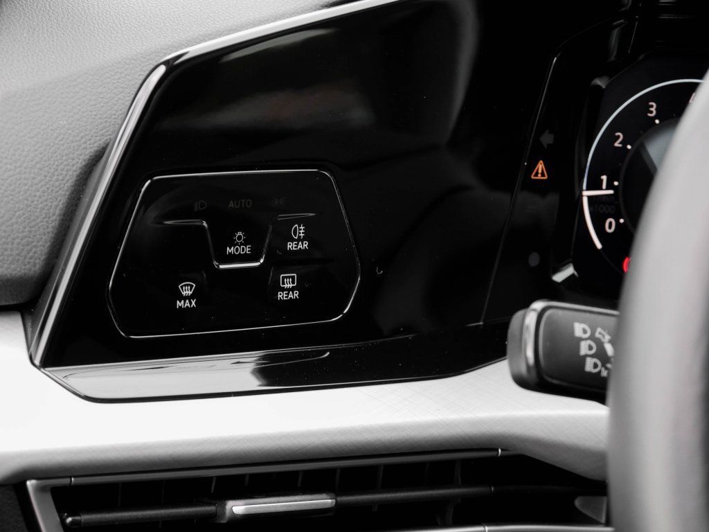 Volkswagen Golf Life 1.5 TSI - Samsaru's Car Outlet