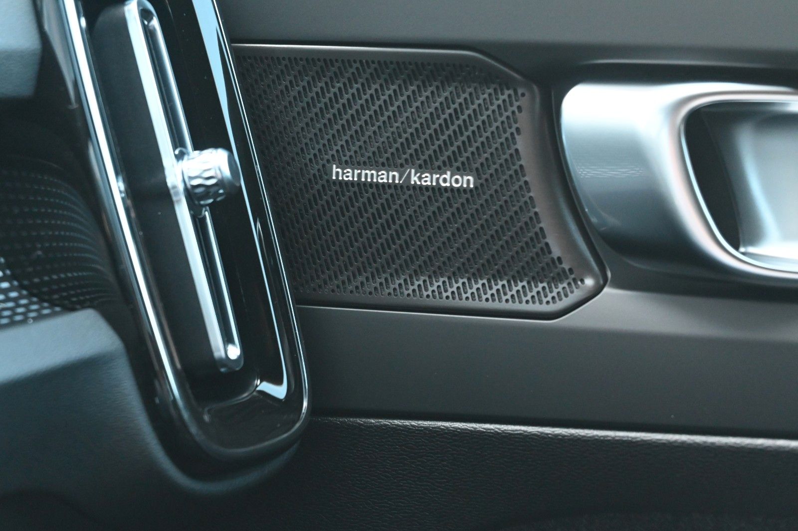 Volvo XC40 B4 DKG Plus Dark*FSHZG*360°*ACC*Allwetter