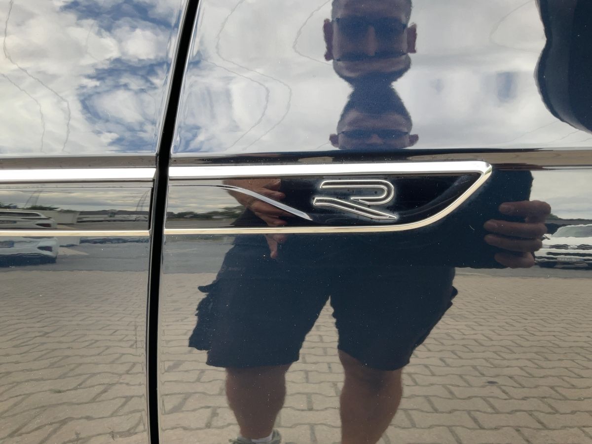 Volkswagen Touareg 3.0 TDI 4M R-LINE - Samsaru's Car Outlet