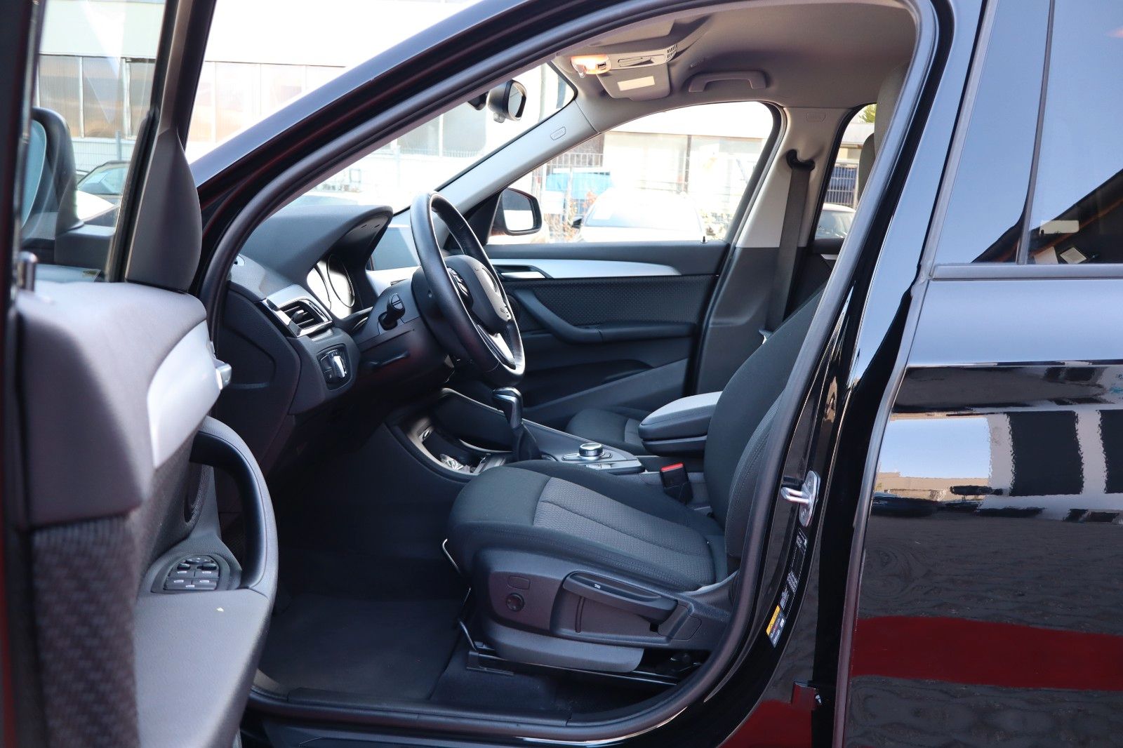 BMW X1 xDrive 25 e Advantage - Samsaru's Car Outlet