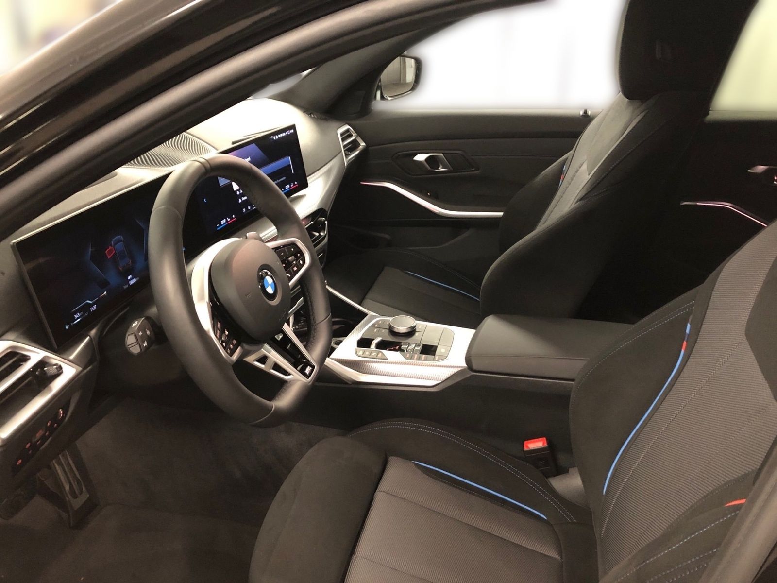 BMW 320i Tour.*M-Sport*DrivAss*ParkAssPlus*AktivGesc