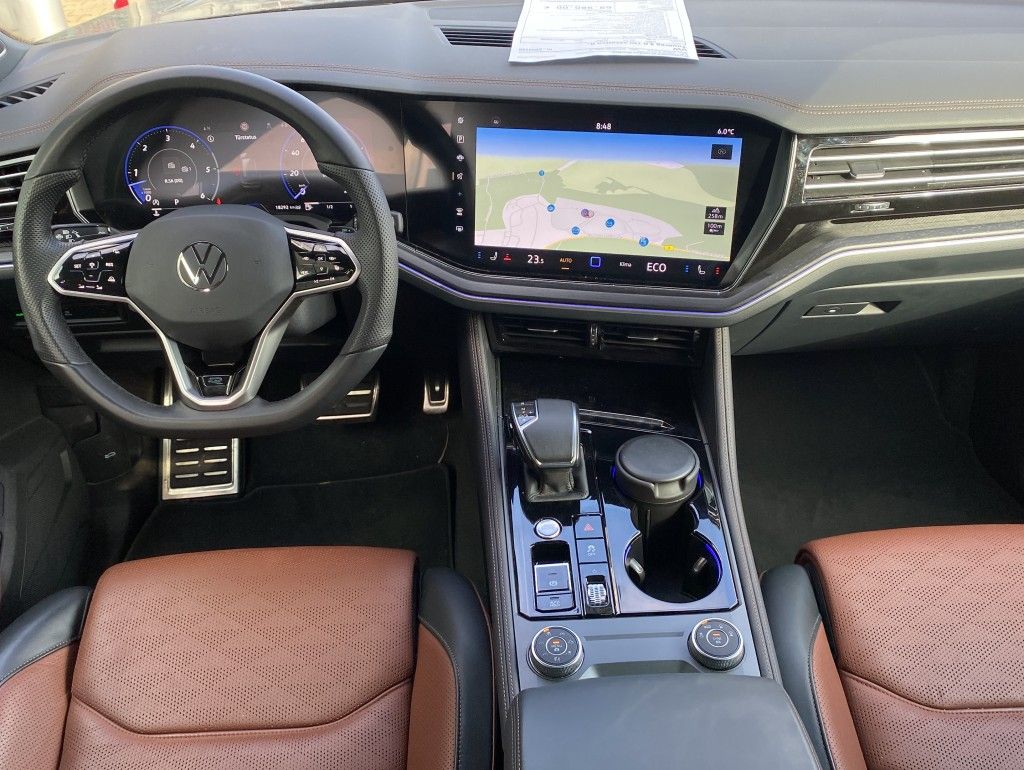 Volkswagen Touareg 3.0 TDI 4Motion R-Line - Samsaru's Car Outlet