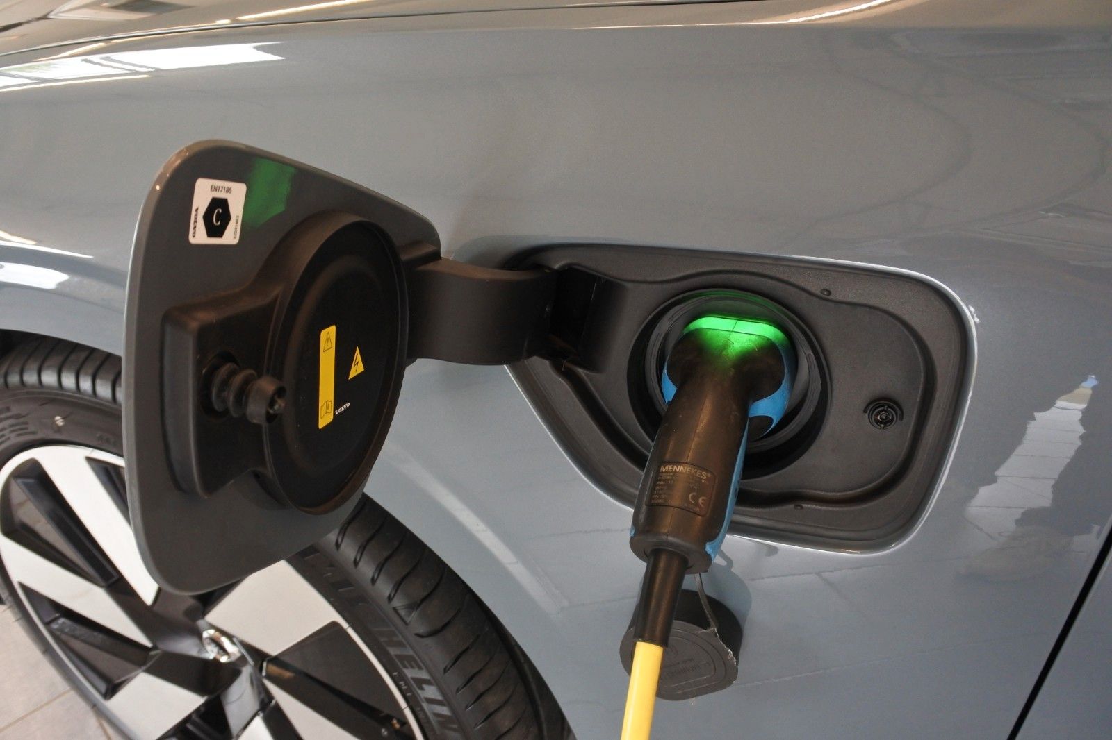 Volvo S60 T8 Ultimate Dark Recharge Plug-In Hybrid AWD