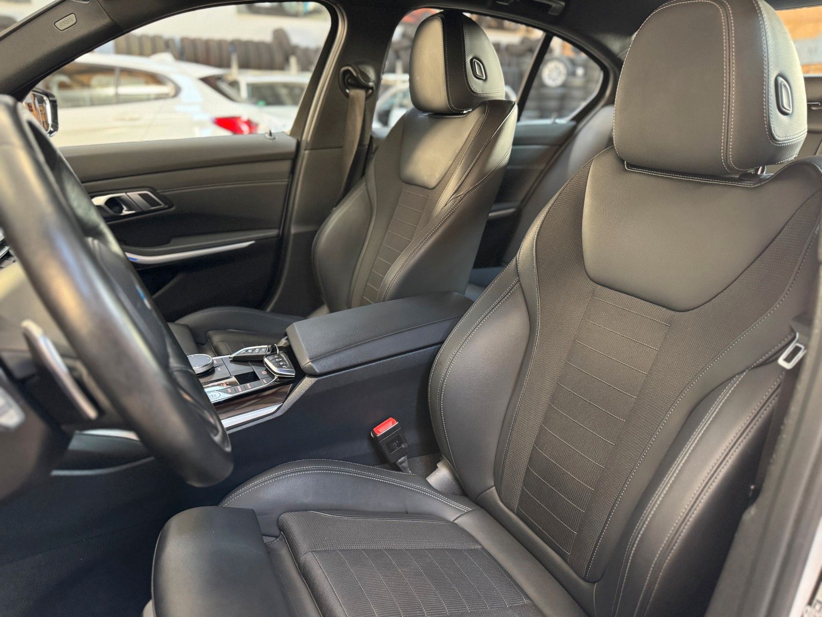BMW 320i M-Sport - Samsaru's Car Outlet