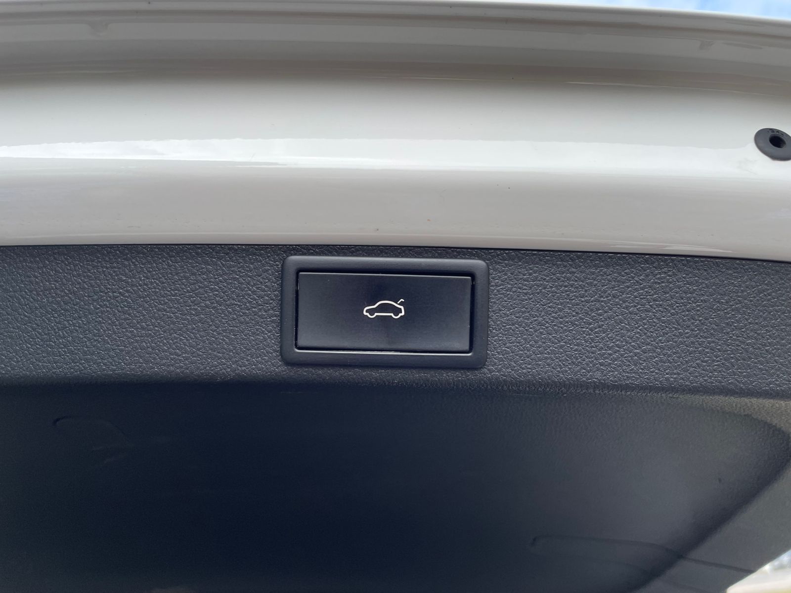 Skoda Octavia Combi 2.0 TDI Style - Samsaru's Car Outlet