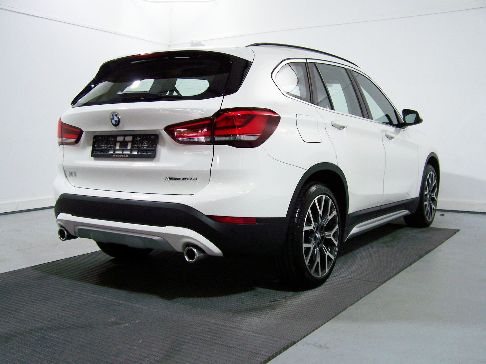 BMW X1 xDrive 20 d xLine - Samsaru's Car Outlet