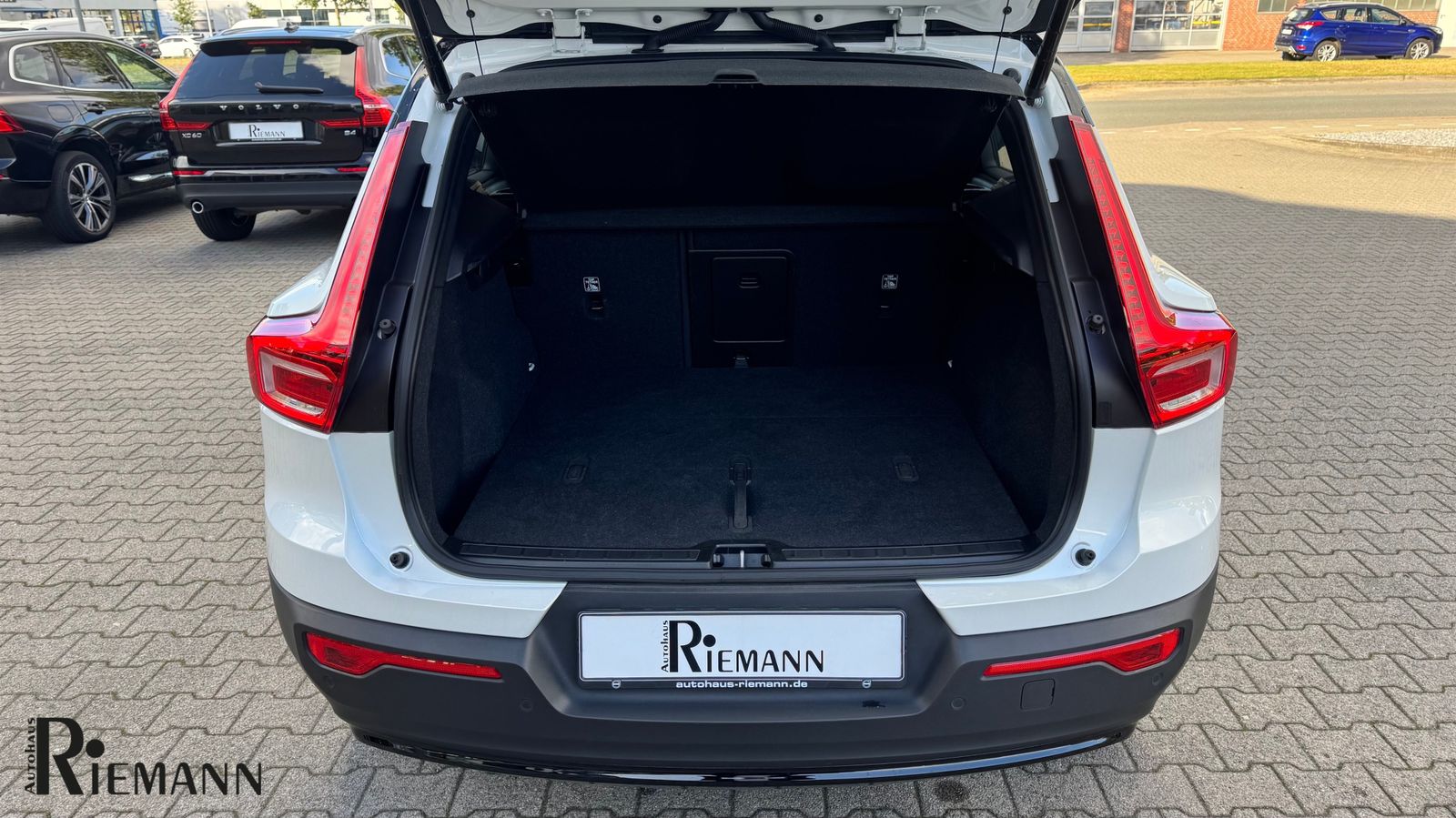 Volvo XC40 Recharge Twin Motor Plus + Winter-Paket