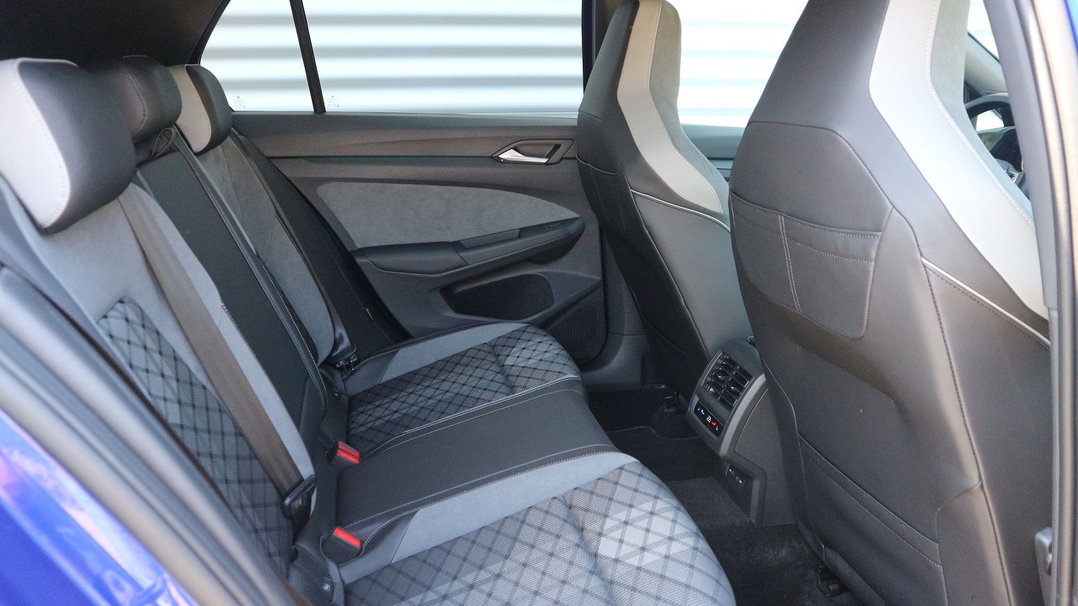 Volkswagen Golf R-Line - Samsaru's Car Outlet