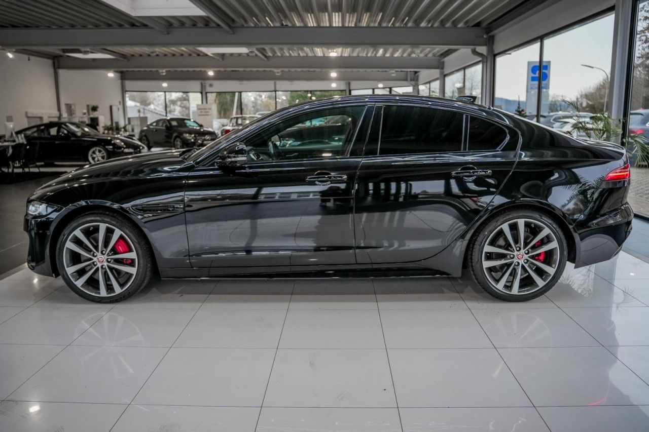 Jaguar XE 2.0 R-Dynamic Black AWD NAVI Matrix LED RFK