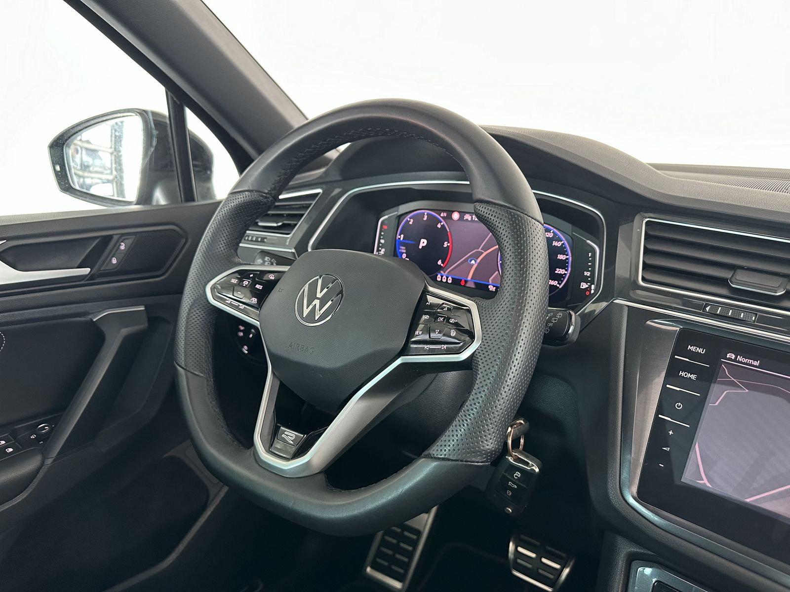 Volkswagen Tiguan R-Line 4M - Samsaru's Car Outlet