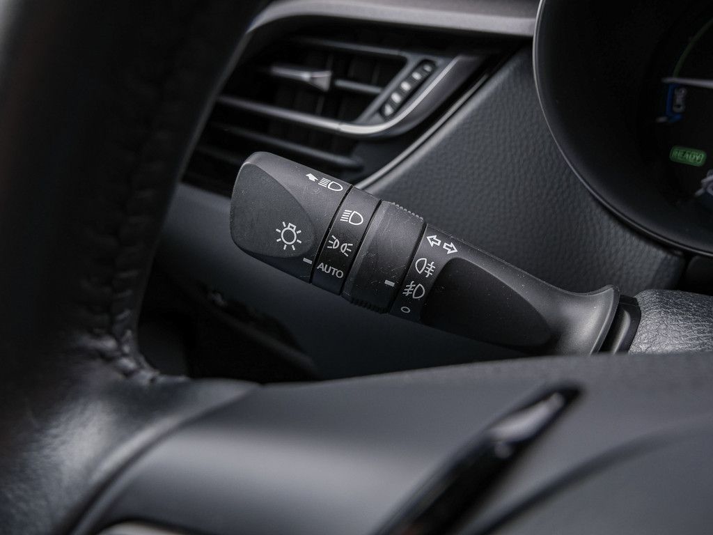 Toyota C-HR HYBRID Flow - Samsaru's Car Outlet