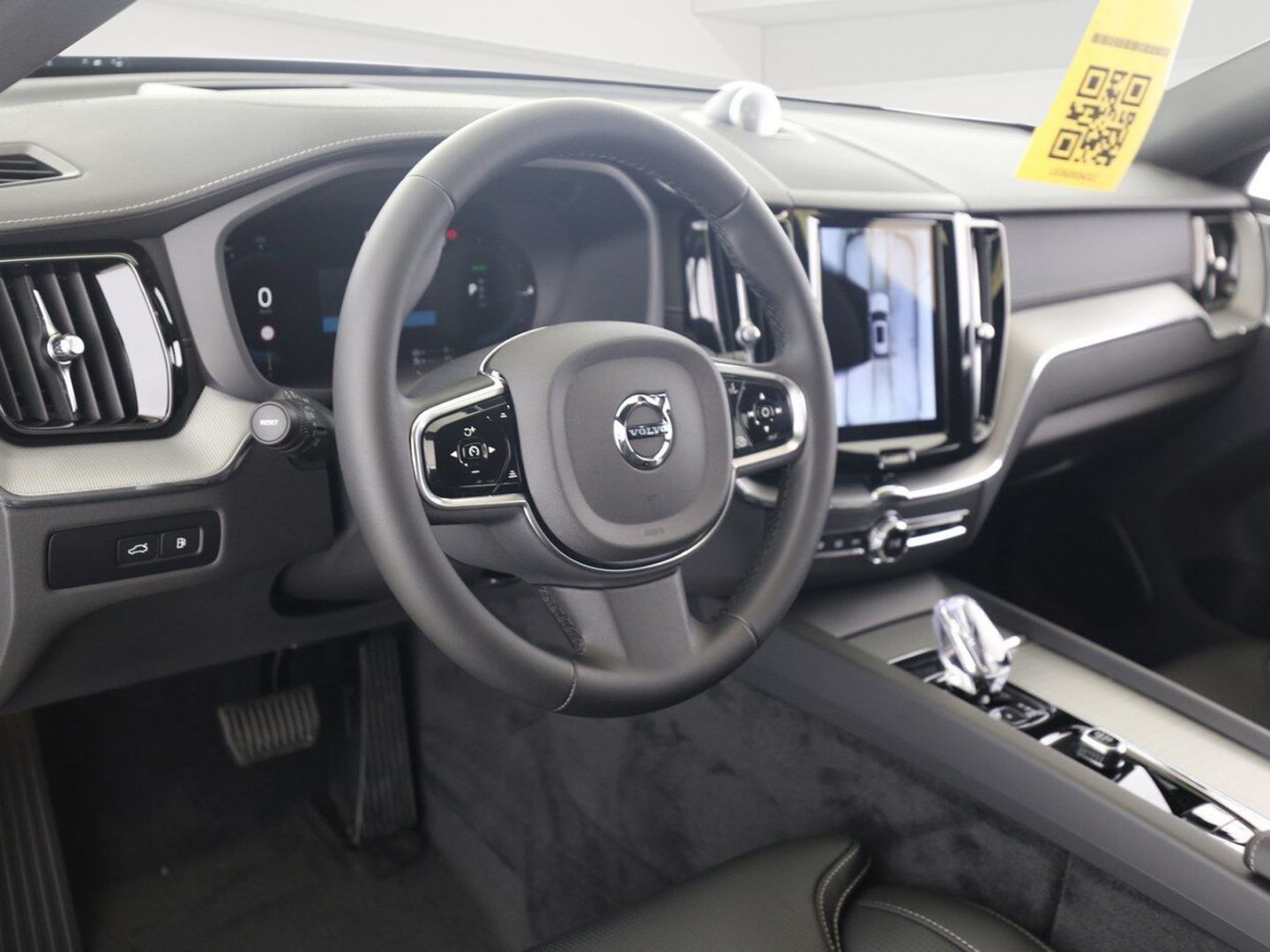 Volvo XC60 T6 Ultra Black Edition Plug-In Hybrid AWD - Samsaru's Car Outlet
