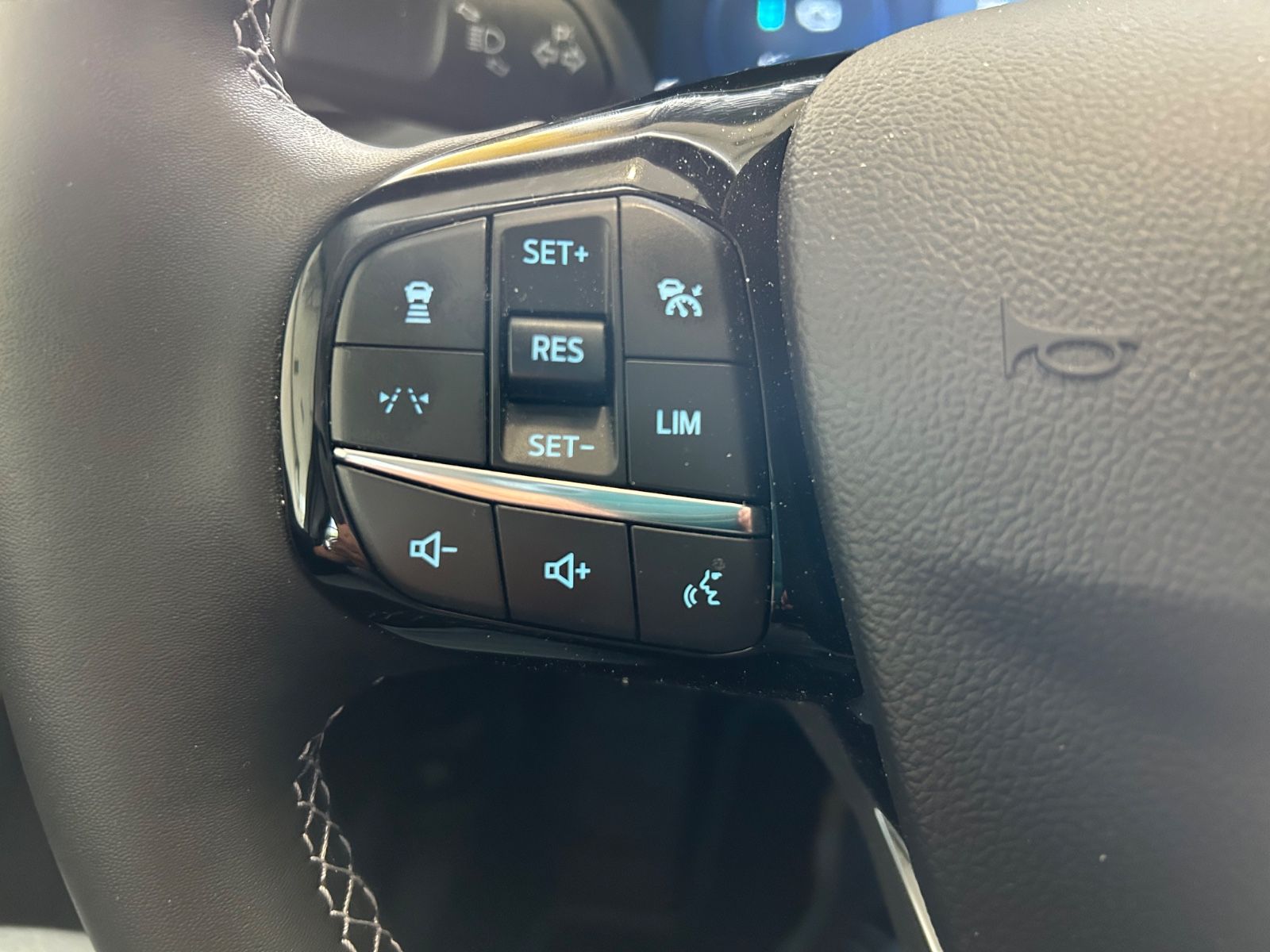 Ford Kuga Hybrid Active X AWD - Samsaru's Car Outlet