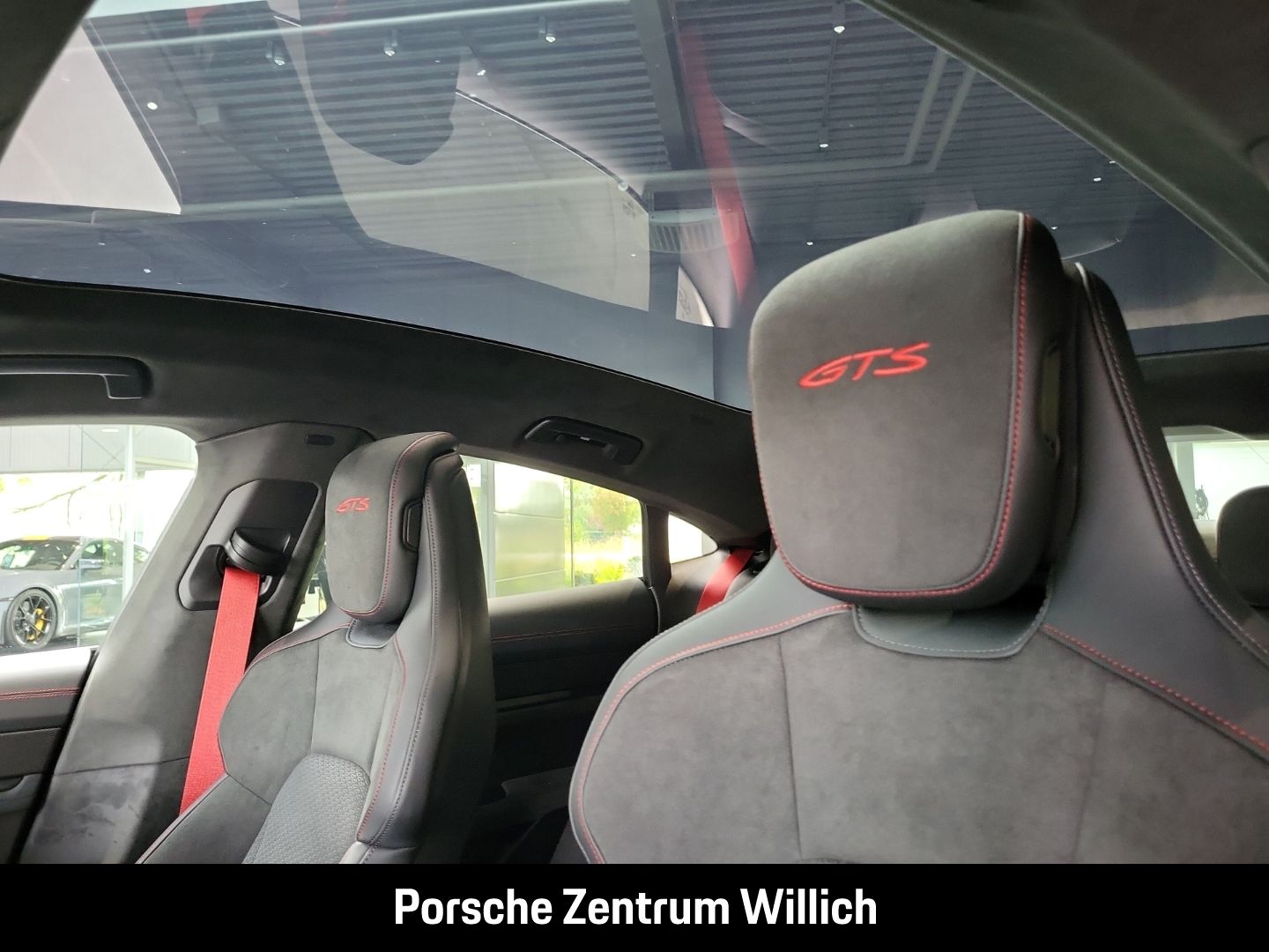Porsche Taycan GTS HA-Lenkung Active-Ride Head-Up