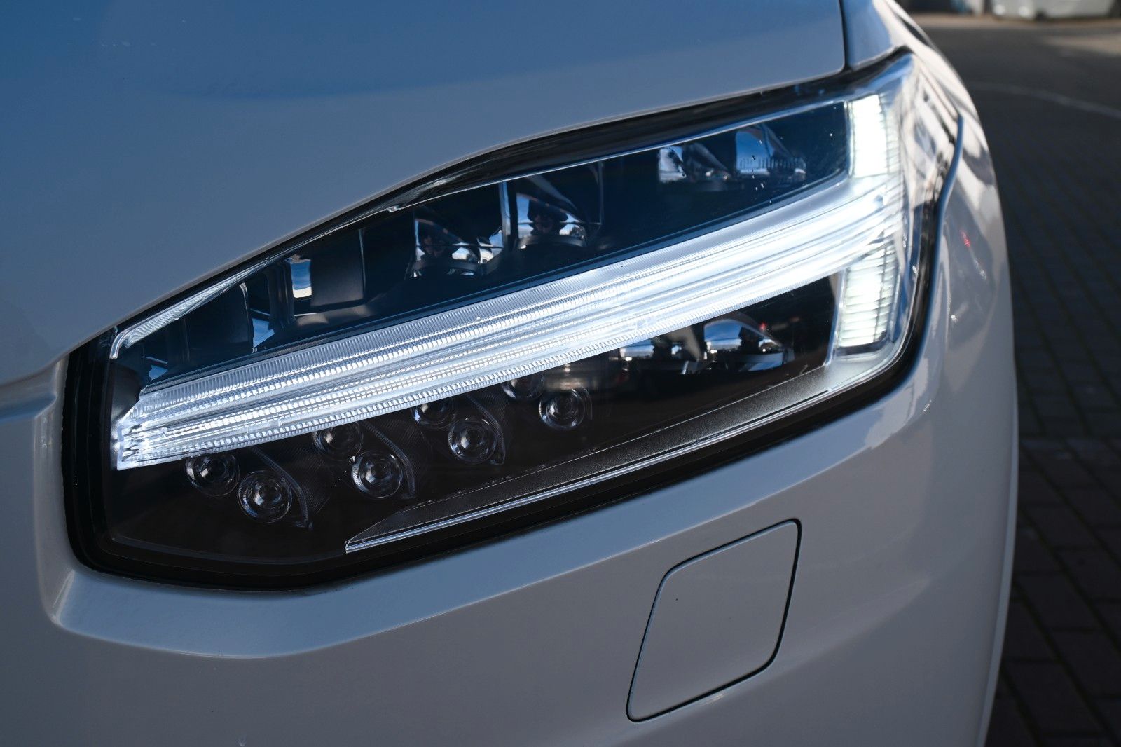 Volvo XC90 B5D AWD Ultimate Bright*PANO*STHZ*LUFT*AHK