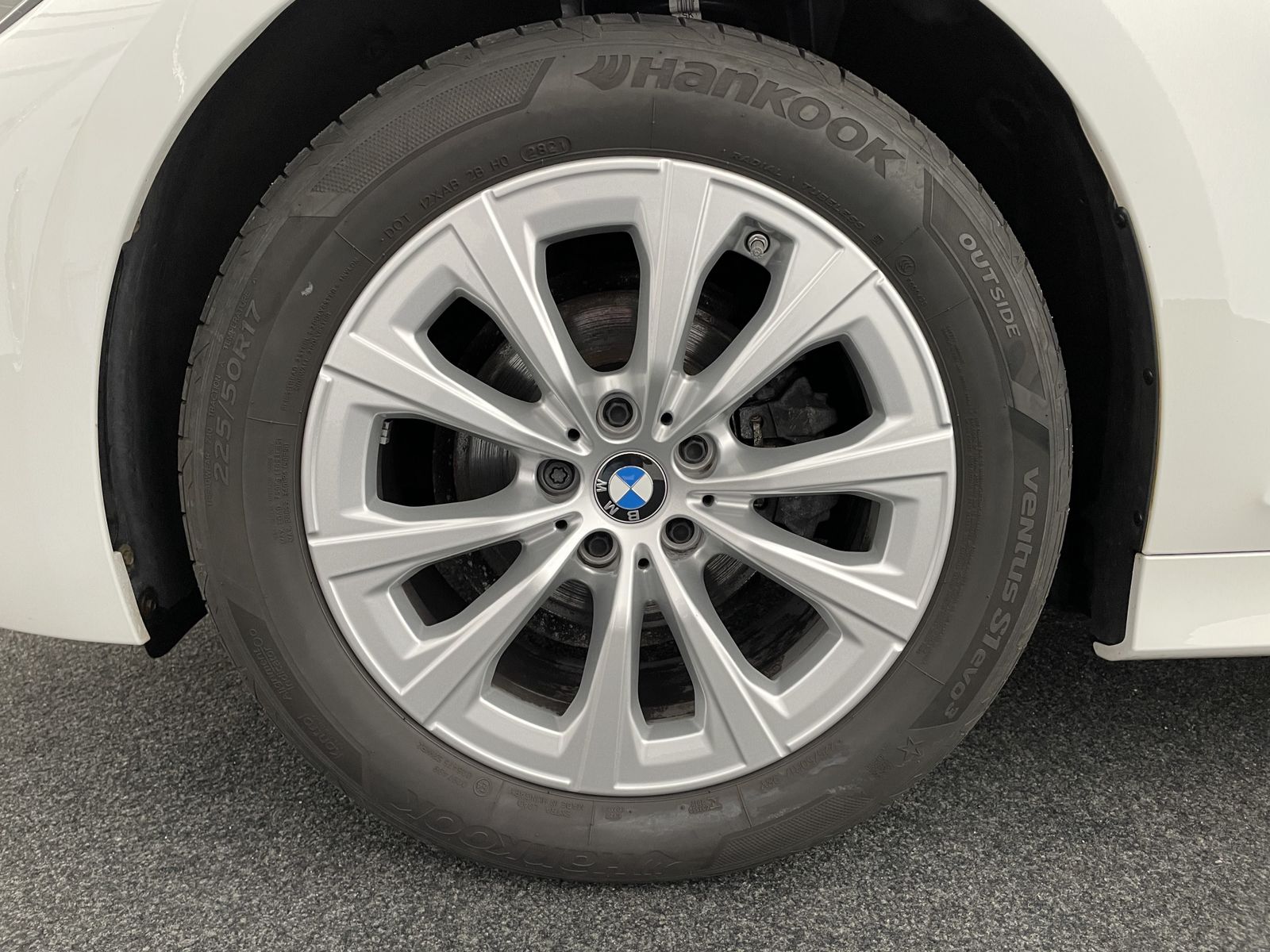 BMW 318d - Samsaru's Car Outlet