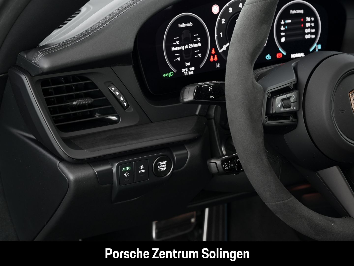 Porsche 911 Carrera 4 GTS Cabriolet HD-Matrix Lift Bose